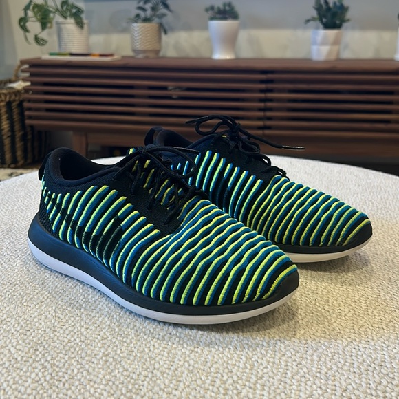 Nike Roshe Two Flyknit - Picture 4 of 7